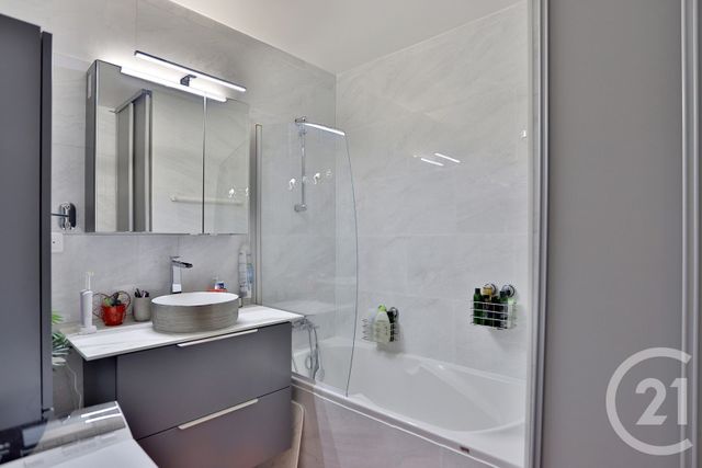 Appartement F4 à vendre - 4 pièces - 82.72 m2 - ST JULIEN EN GENEVOIS - 74 - RHONE-ALPES - Century 21 Le Genevois