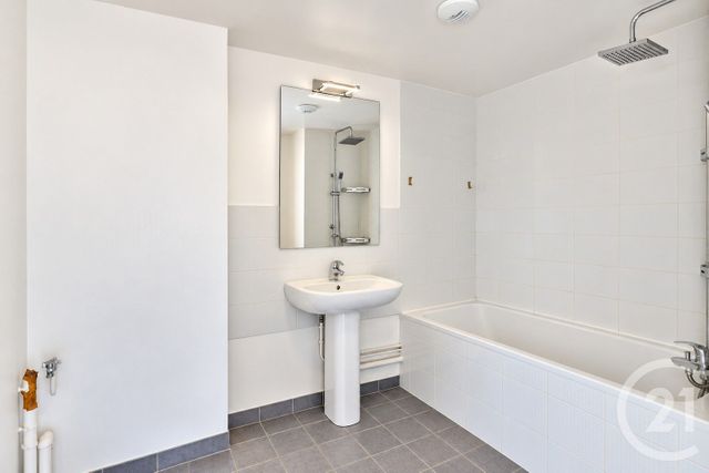 Appartement T3 à vendre - 3 pièces - 71.62 m2 - ST JULIEN EN GENEVOIS - 74 - RHONE-ALPES - Century 21 Le Genevois