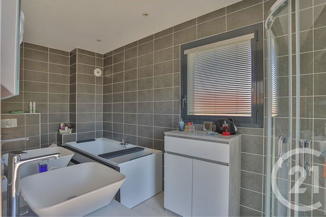 Appartement T5 à vendre - 5 pièces - 129.28 m2 - ST JULIEN EN GENEVOIS - 74 - RHONE-ALPES - Century 21 Le Genevois