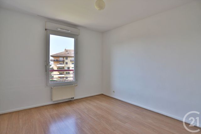 Appartement T3 à vendre - 3 pièces - 67.2 m2 - ST JULIEN EN GENEVOIS - 74 - RHONE-ALPES - Century 21 Le Genevois
