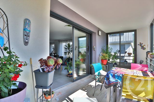 Appartement T3 à vendre - 3 pièces - 82.43 m2 - COLLONGES SOUS SALEVE - 74 - RHONE-ALPES - Century 21 Le Genevois